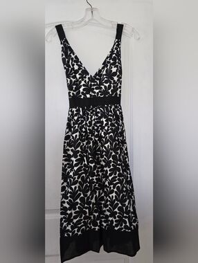 Black and White Floral V-Neck Sundress. Has A Cotton Lining And Zips On The Side